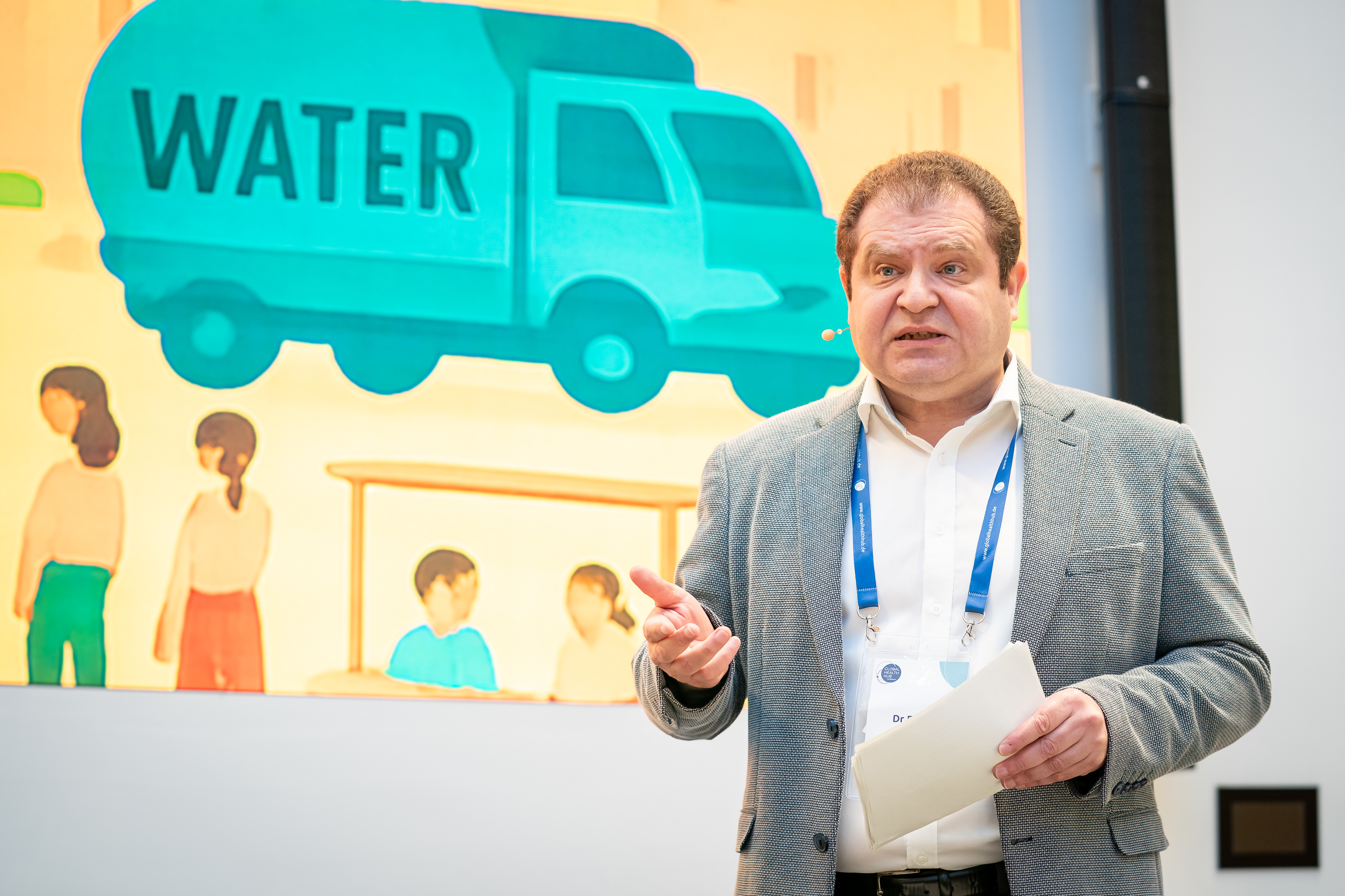 Dr Fahmy Hanna presenting the simulation exercise. ©Thomas Ecke